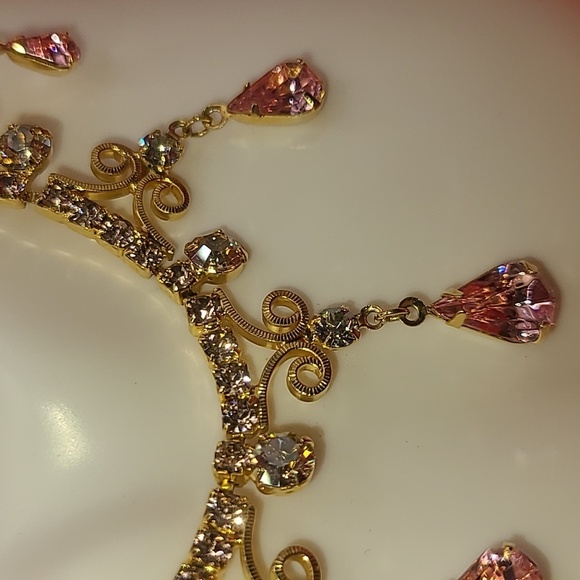 Necklace with gold color and faux stones looks very princess like - Picture 7 of 8